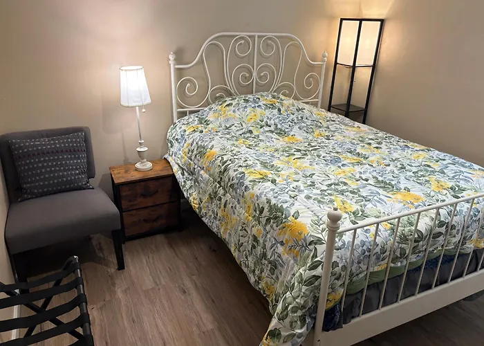 Private 2 In Downtown Full Kitchen And Bathroom Shared Arts Roosevelt Row Convention Center Stadiums Asu Downtown Phoenix